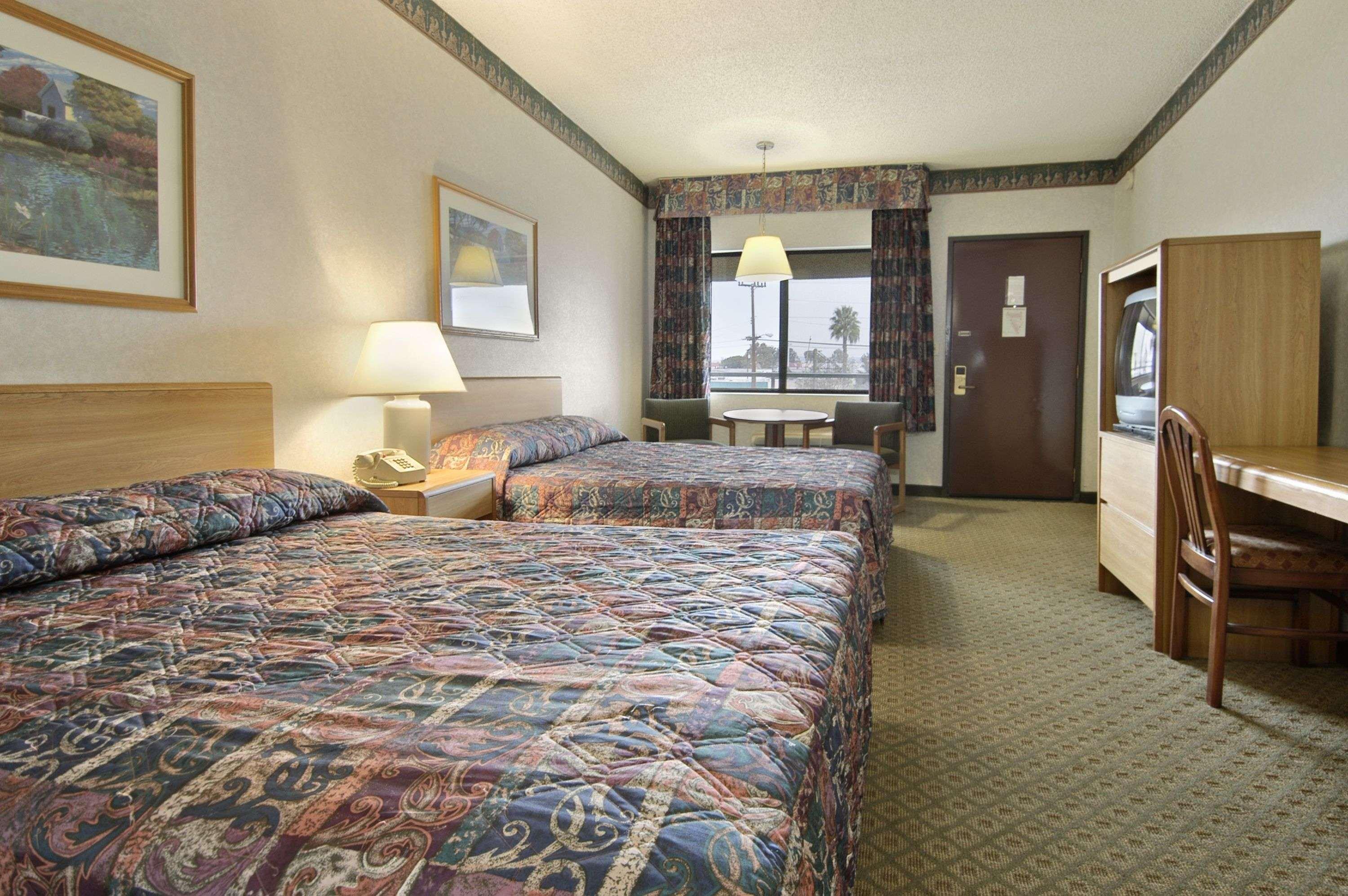 Travelodge By Wyndham Commerce Los Angeles Area Zimmer foto